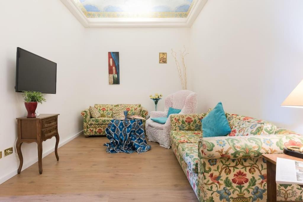 Borgognissanti 6 *